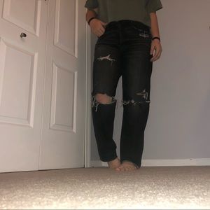Destroyed Dark-Rinse 90’s Boyfriend Jeans